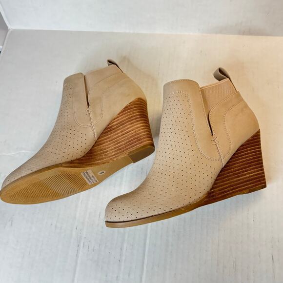 DV by Dolce Vita Gerdy Bootie - Beige NEW Size 9 - Picture 3 of 9